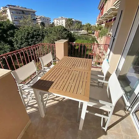 Golden 207 Apartment